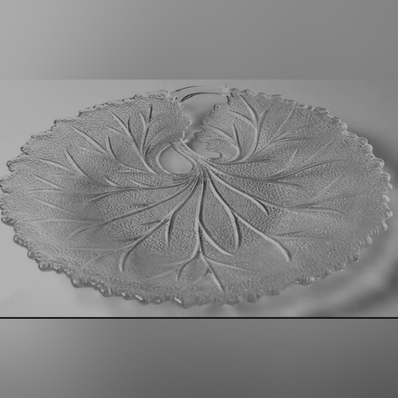 Pebble Leaf Clearby INDIANA GLASS - Picture 3 of 3